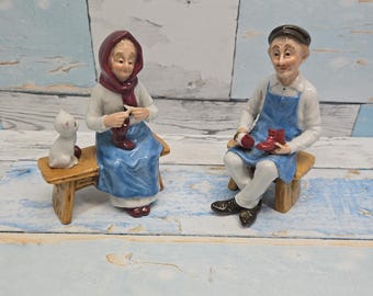 Old Couple Man Lady Knitting On a Bench statue With Cat Figurine ornament shoe