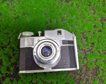 Art Deco Comet S 127 Film Camera: Bencini, Italy C.1950 - With