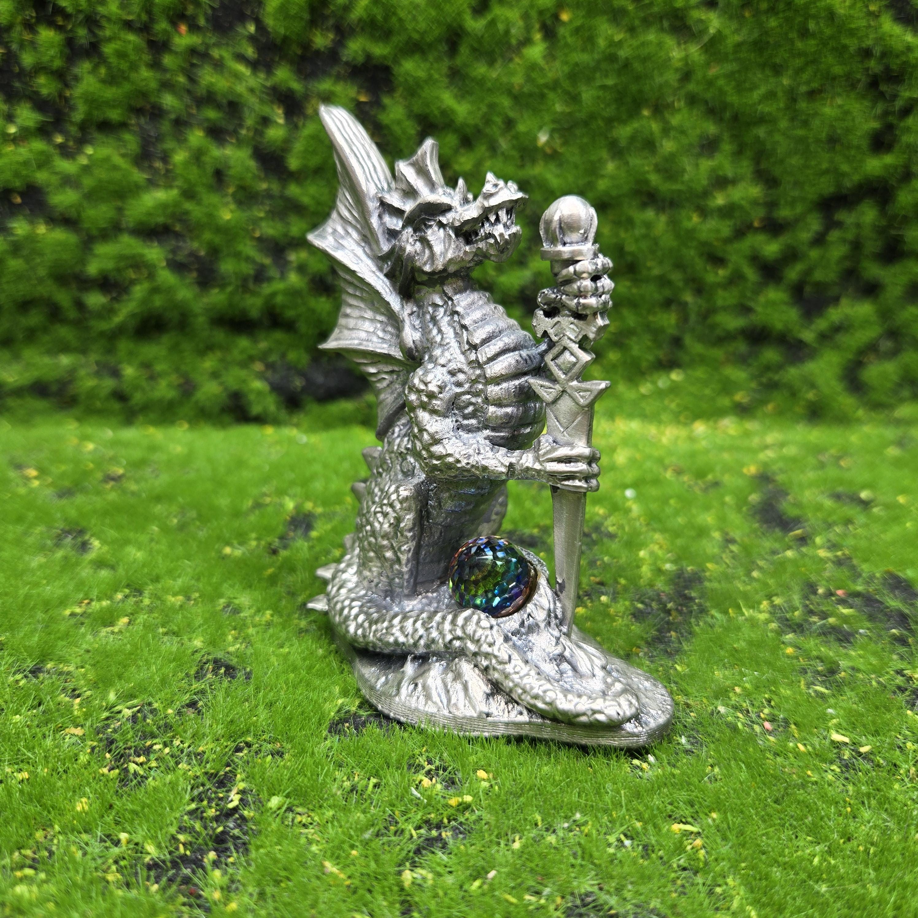 Regal Dragon CC06 Tudor Mint Myth and Magic Boxed 1996 8.5cm