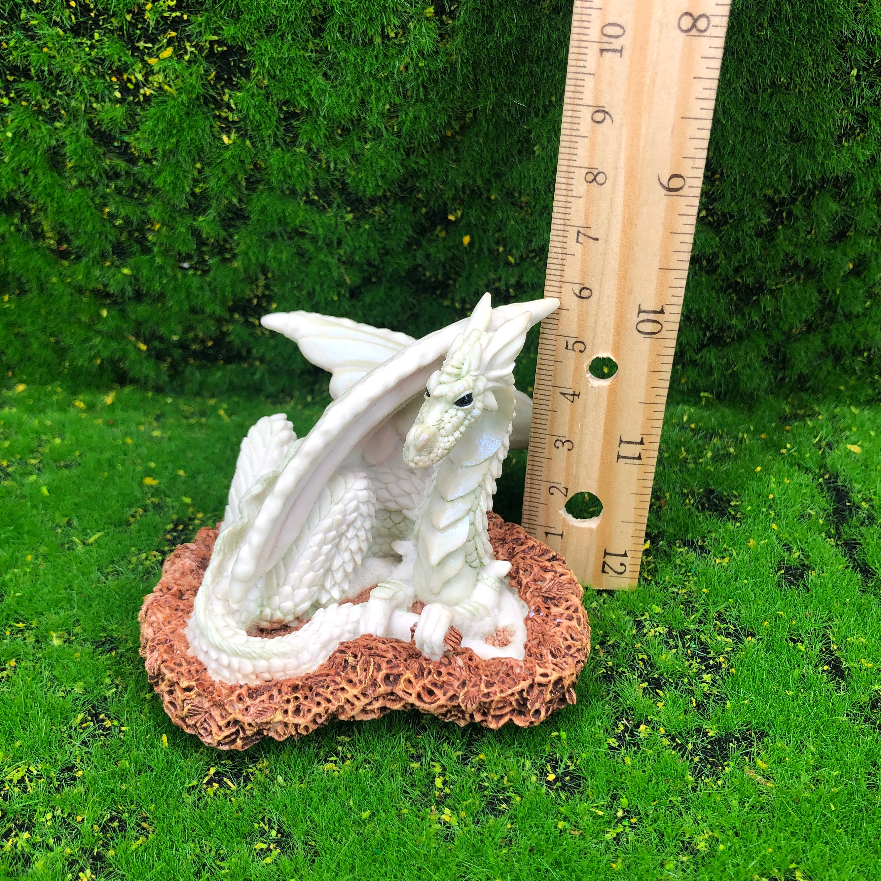 ロイヤルドルトン エンチャンティカ ドラゴン フィギュア：ジャカ