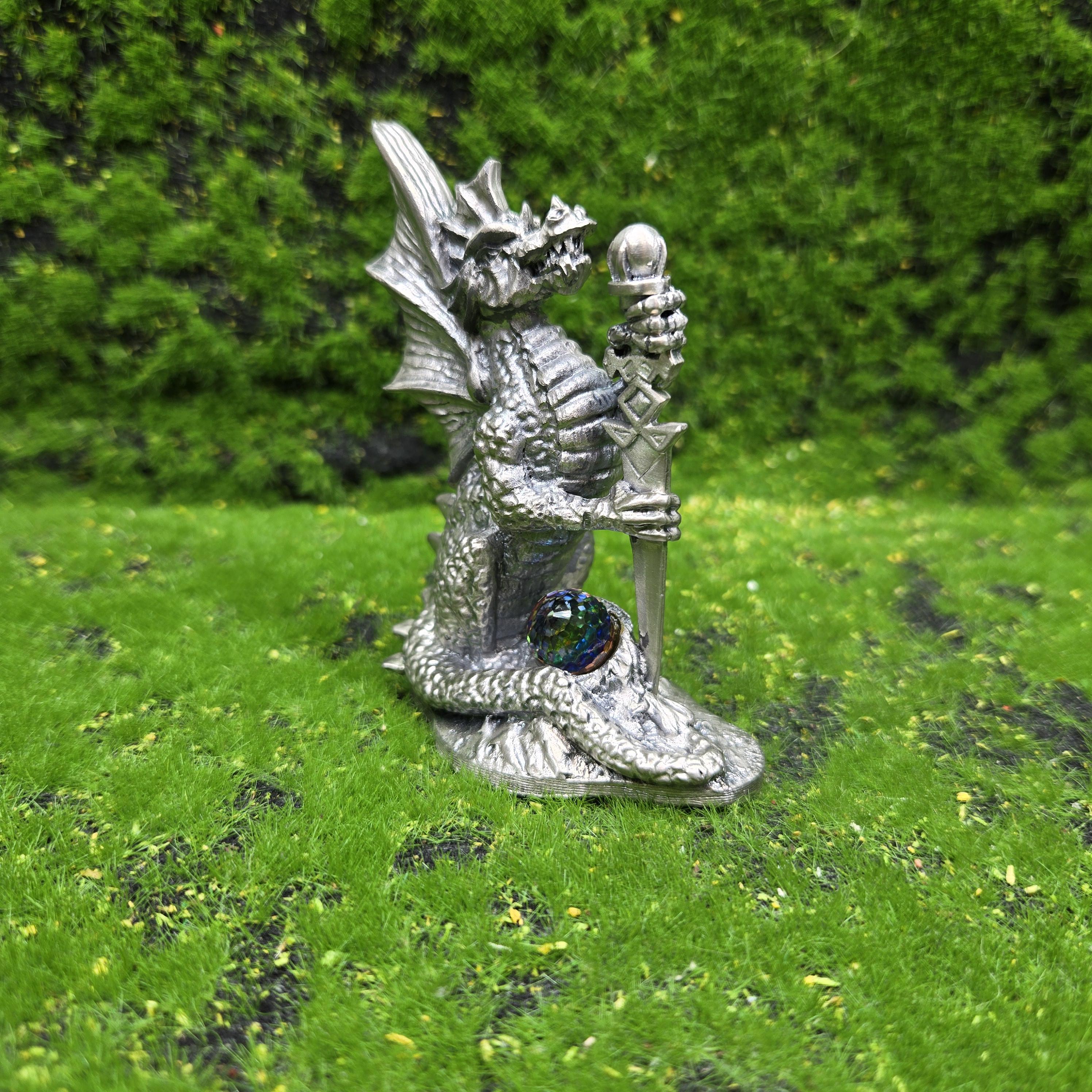 Regal Dragon CC06 Tudor Mint Myth and Magic Boxed 1996 8.5cm