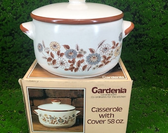 Gardenia Flower Casserole Pot Japanesse ,boxed White and brown  with cover 58oz
