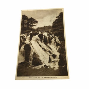 Carte postale Swallow Falls Bettws y étudiante. Raphael tuck Timbre Queen occasion Leeds