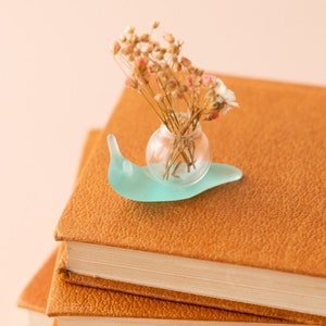 Miniature Wild Flower Snail Vase - Valentines Gift - Housewarming gift- Birthday Gift for Bestfriend - Nature Lover - Garden Snail