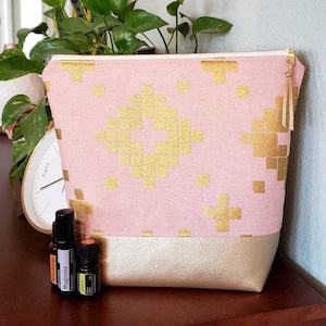Essential Oil Bag, large oil bag, deluxe essential oil travel bag, large essential oil bag, 14 pocket oil bag, pink and gold faux leather