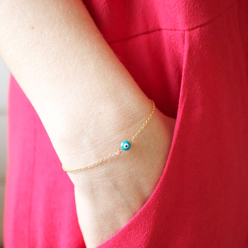 very fine chain golden and enamel eye bracelet