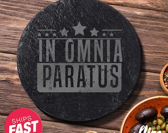 In Omnia Paratus Retro Stained Slate Round Table Mat - Laser Engraved Black Slate - Serving Plate - Personalized Plate - Stoneware Plate
