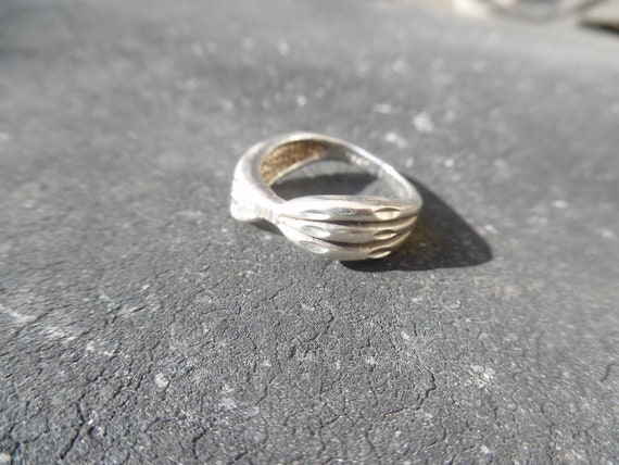 Bow tie ring - image 4