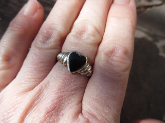 Black heart ring - image 4
