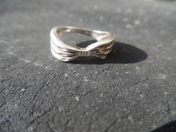 Bow tie ring - image 1
