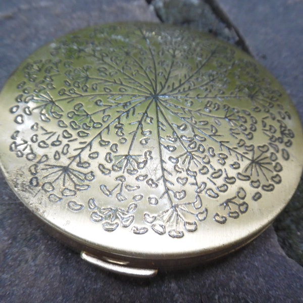 Flowery compact