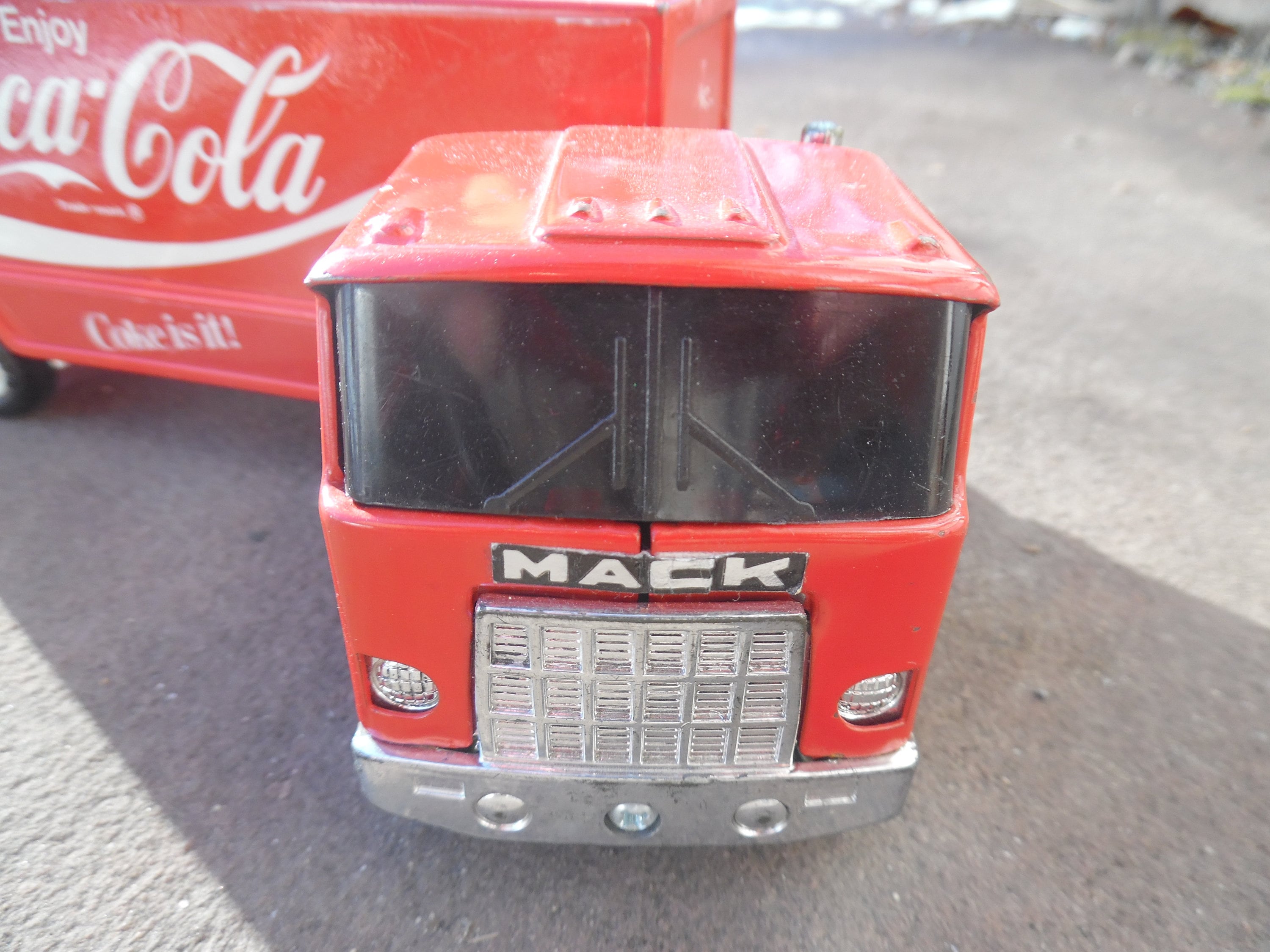 Caminhão coca cola bottle truck 1937 escala 1/87 em Promoção na Americanas