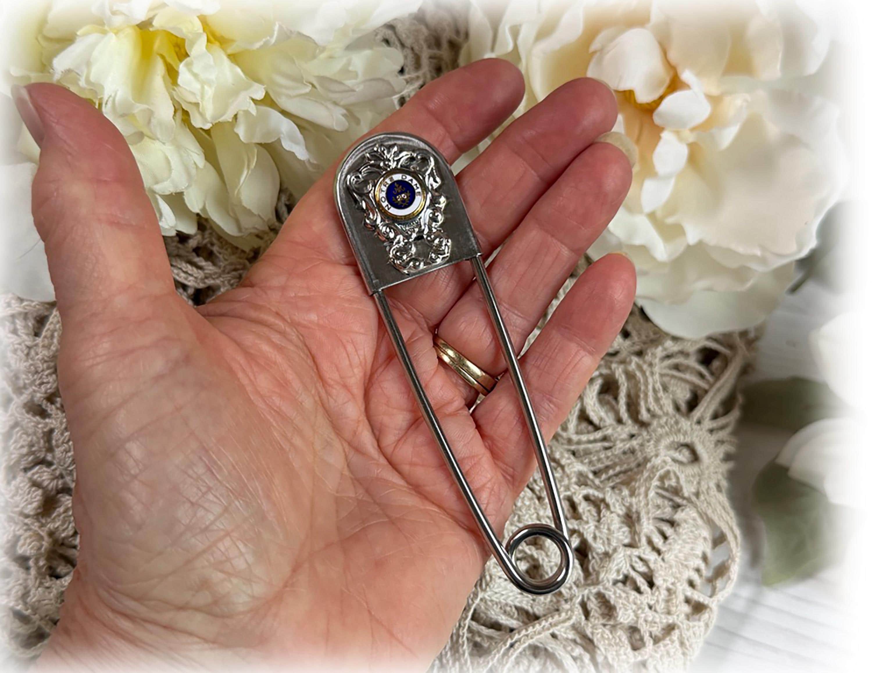 アクセサリー AT LAST key ring with pin AT LAST key ring with pin