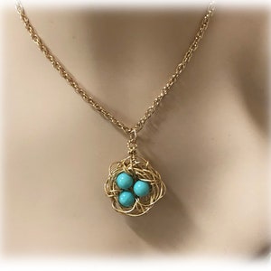 Gouden Birdnest Bird Nest Hanger, 3 Aqua Glazen Kraal Eieren, Gouden Toon Ketting, Ketting, Rommelig Nest, Robin Eieren