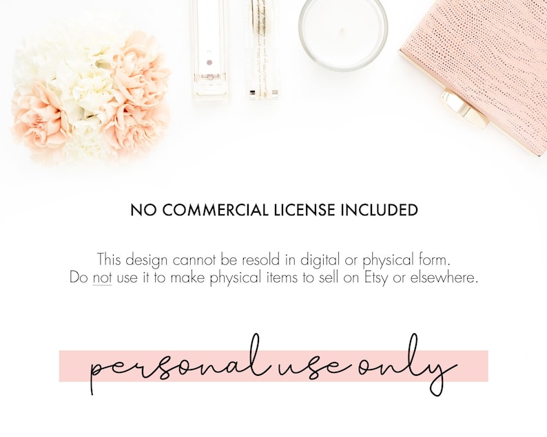 K&ouml;nnte beinhalten: Ein wei&szlig;er Hintergrund mit einem rosa und wei&szlig;en Blumenarrangement, einer Kerze, einer durchsichtigen Flasche und einer rosa Clutch. Der Text "NO COMMERCIAL LICENSE INCLUDED" ist in schwarzer Schrift dargestellt. Der Text "This design cannot be resold in digital or physical form. Do not use it to make physical items to sell on Etsy or elsewhere." ist in schwarzer Schrift dargestellt. Der Text "personal use only" ist in rosa Schrift dargestellt.
