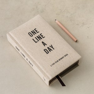 One Line A Day A Five Year Memory Book, Birthday Gift For Her, Thoughtful Gifts For Her, Memory Book For Her Stylish Memory Book