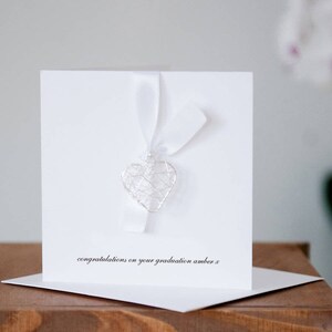 Afstudeerkaart hart, gepersonaliseerde gefeliciteerd hart bedelkaart, geliefde aandenken, afgestudeerd cadeau, stijlvolle gefeliciteerd afgestudeerde kaart