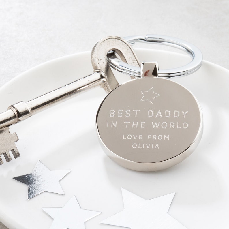 Personalised Best Daddy In The World Keyring, Engraved Keyring For Dad, Gifts for Him, Keepsake Engraved Keyring Gift For New Dads image 1