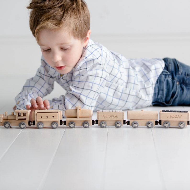 Personalised Wooden Train Set Toy, Personalised Magnetic Wooden Toy, Traditional Wooden Toy Train Set, Keepsake New Baby Boy Birthday Gift 画像 3
