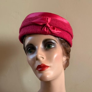 Retro Whittall & Shon Fuchsia Pink Wool Pillbox Hat Designer Jackie O Style Retro Whittall & Shon Fuchsia Pink Wool Pillbox Hat Designer  main image 4