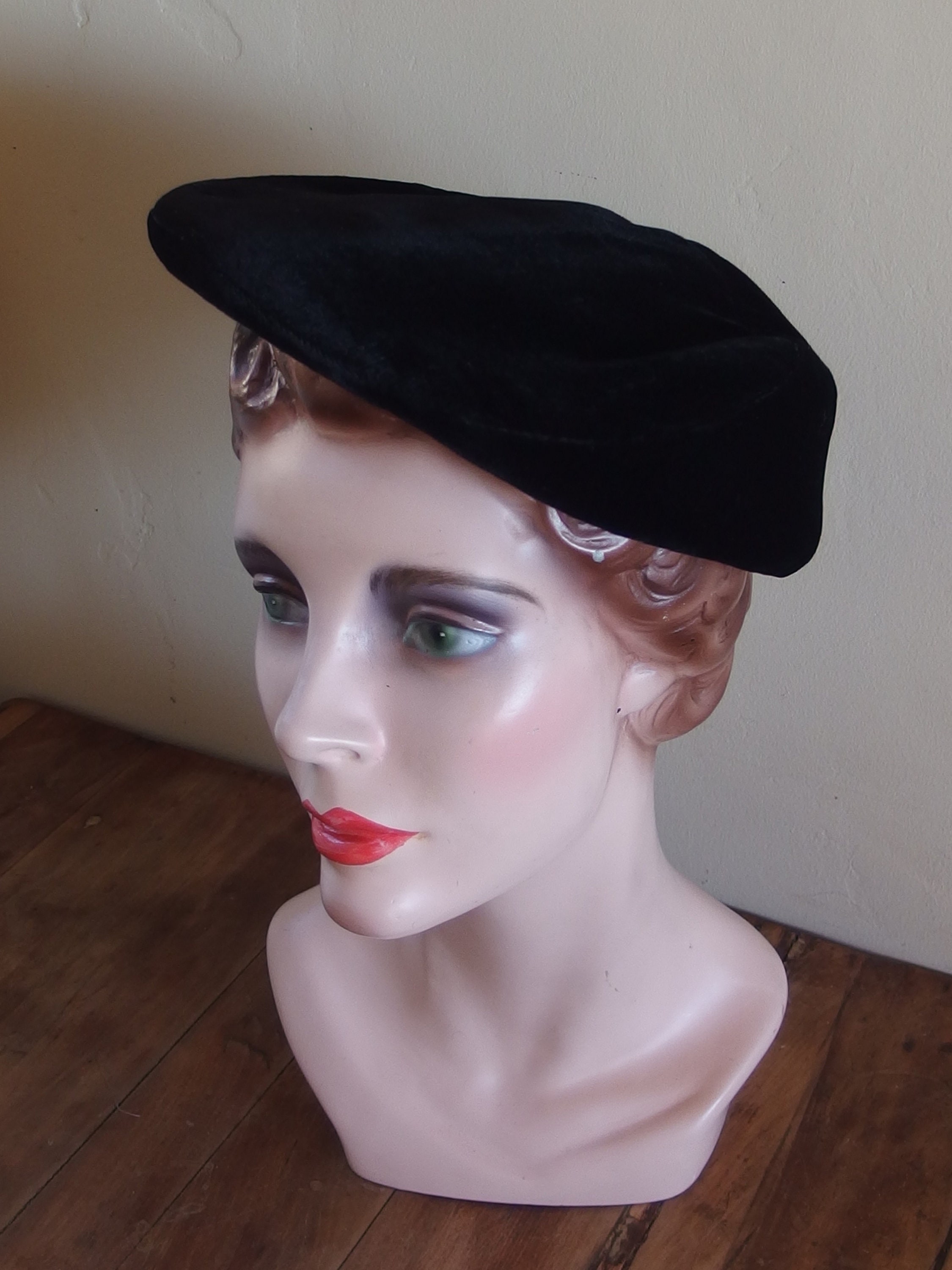 Vintage Black Velvet Beret Driver Cap Hat Fascinator - Etsy display picture 1