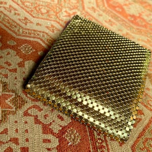 Vintage WHITING DAVIS Wallet|Gold Mesh Wallet| Gold Mesh Tri Fold Wallets Whiting Davis| Art Deco Gold Mesh Wallets|Vintage Mesh