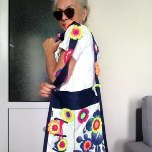 K&ouml;nnte beinhalten: Ein Set aus drei Keramikbechern mit gesprenkelter, matter Oberfl&auml;che. Die Becher sind in Creme-, Hellgrau- und Dunkelgraut&ouml;nen gehalten. Jeder Becher hat ein schlichtes, minimalistisches Design, perfekt f&uuml;r Kaffee oder Tee.