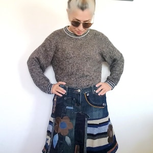 Patchwork Denim Midi Rock, Größe L Upcycled Wolle Strick, Blumenapplikation