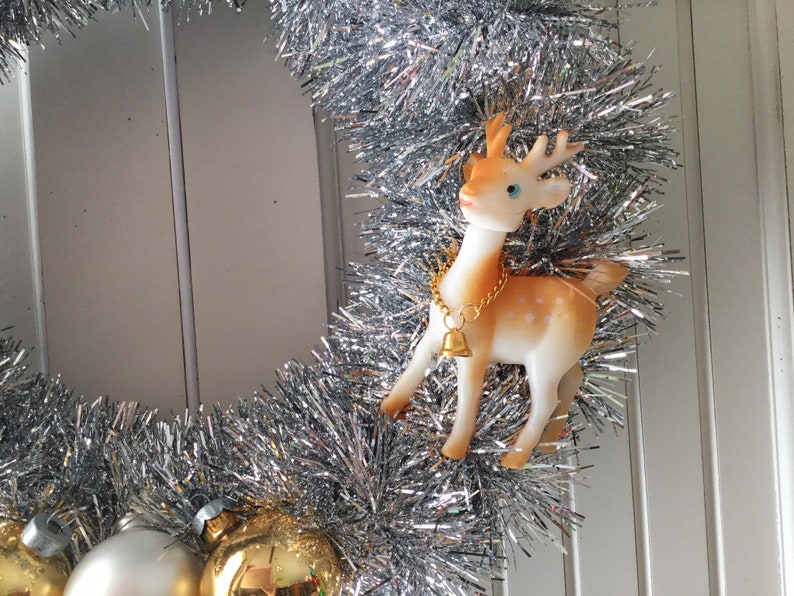 Petite Silver /& Gold Vintage Christmas Ornament Wreath with Deer