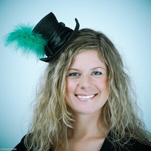 Zwart en groen Occasion Mini Hoed, Fun Fascinator, Cabaret Mini Hoed, Cocktail Fascinator