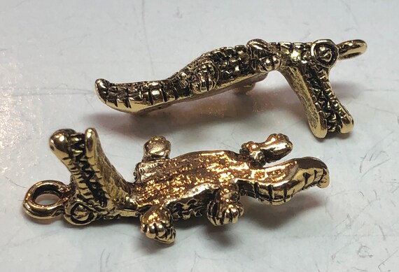 Pewter Alligator/crocodile Pendant With Antique Brass or Pewter 