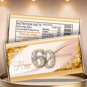 Puede incluir: Envoltorio de barra de chocolate dorado con el texto "Feliz 60 cumpleaños" y un gran "60" enjoyado. El envoltorio también incluye el texto "Gracias por celebrar con" y una etiqueta de información nutricional.