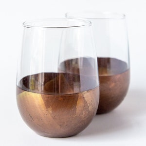 2 Stemless classic Wine glasses.  You choose the colours.   Can be customized/personalized