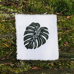 Monsterabladslapp – Svart | Original handgjord stämplad sylapp | Thyme & Space Design