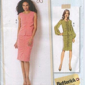 Puede incluir: Patrón de costura Butterick B6598 para un conjunto de top sin mangas y falda en rosa, y un conjunto de top de manga larga y falda en verde oliva. El paquete incluye tablas de tallas de la 6 a la 22, un código de barras y el logo de Lisette.