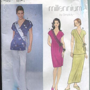 Può includere: Modello di cucito Simplicity Millennium con tre modelli di moda femminile. Il modello include un top e una gonna a portafoglio e un abito a portafoglio. La taglia del modello è R, con misure in cm.