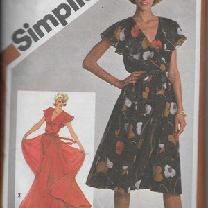 Pattern Misses' Pullover Sleeveless Dress in Two Lengths, Gathered Skirt, Elastic Waistline-CUT Simplicity 9870 - Dated 1980   -Sizes 8