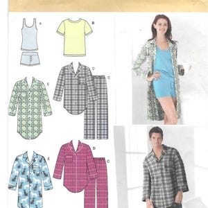 Może przedstawiać: Wzór szycia Simplicity 2317, rozmiar A, z projektami odzieży nocnej. Zawiera opcje dla topu, szortów, t-shirtu, zestawów piżam i szlafroka. Rozmiary 34-44/XP-XG w zestawie. Zapisz się do bezpłatnego newslettera na simplicity.com.