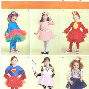 Puede incluir: Patrón Simplicity 1302 A con diseños de disfraces infantiles. El patrón incluye varios atuendos, como un superhéroe, un payaso y un pirata, con tallas para niños de 1/2-4 años. El patrón está impreso en EE. UU.