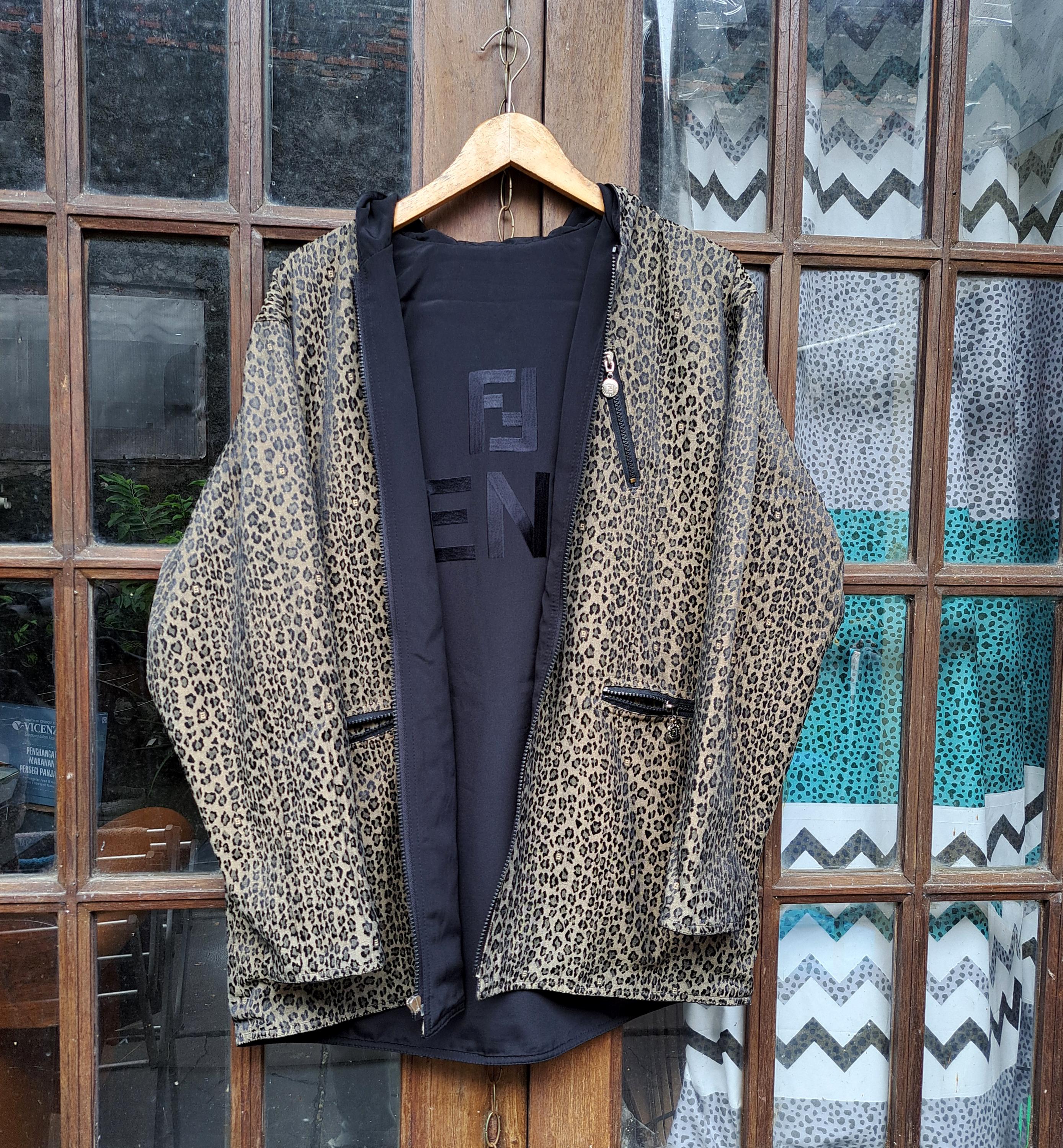 ジャケット・アウター Vintage FENDI Mountain Jacket Coat Vintage FENDI Leopard Animal Print Reversible Jacket Unisex Large
