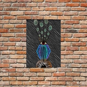 Può includere: Un'illustrazione stilizzata di un viso con un solo occhio e una bocca a forma di diamante. L'occhio è rosso con una pupilla bianca. La bocca è blu e viola con un contorno nero. Il viso è circondato da uno sfondo a strisce bianche e nere. Ci sono diversi piccoli cerchi sopra l'occhio, disposti in un motivo.