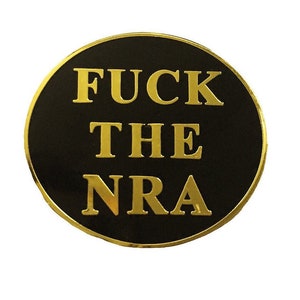 Fuck The NRA geëmailleerde reversspeld: goud of chroom