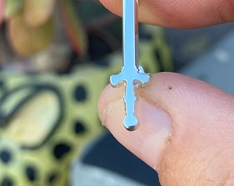 Zilveren zwaard reversspeld 1" kleine tattoo flash dolk hoed pin kasteel middeleeuws silhouet punk gothic unieke kunst