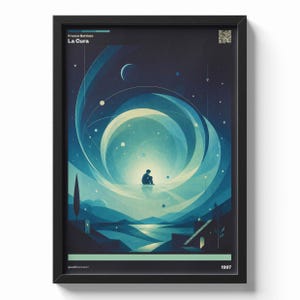 Può includere: Stampa artistica incorniciata con un paesaggio surreale in blu scuro e verde acqua. Raffigura una figura seduta, motivi a spirale e una luna crescente. Testo: "Franco Battiato La Cura" e "1997". L'opera è in una cornice nera.