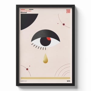 Può includere: Stampa artistica incorniciata con un occhio stilizzato, iride nera e accento rosso, che versa una lacrima d'oro. L'opera d'arte include forme geometriche e il testo "Rimmel" e "1975". Lo sfondo è rosa pallido.