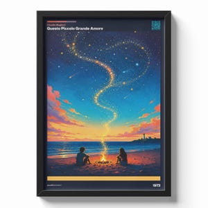 Può includere: Stampa artistica incorniciata raffigurante una scena sulla spiaggia con un falò e due figure silhouette contro un tramonto. Il cielo è pieno di un design scintillante a forma di stella. Il testo in alto recita "Questo Piccolo Grande Amore" e il numero "1972" è in basso.