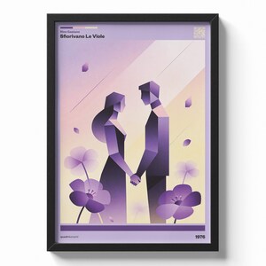 Puede incluir: Lámina artística enmarcada con una ilustración geométrica de una pareja tomados de la mano, con flores moradas y pétalos cayendo. La obra de arte está en tonos de morado y lavanda, con el texto "Rino Gaetano Sforivano Le Viole" y el número "1976".