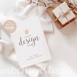 Geburtstagseinladungsmodell, Naturtöne Karte PSD Mockup, minimalistisches Einladungsmodell, geschlechtsneutrales Babyparty-Mockup