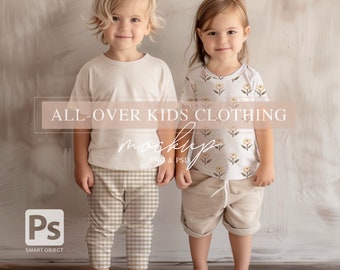 MOCKUP di abbigliamento per fratelli e sorelle per bambini con