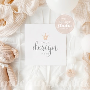Maquette de carte carrée, maquette d'invitation à une fête de naissance, PSD PNG, maquette d'invitation carrée de tons neutres
